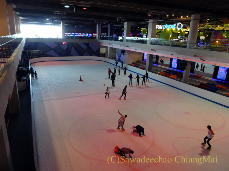 チェンマイのセントラルフェステイバルのアイススケート場