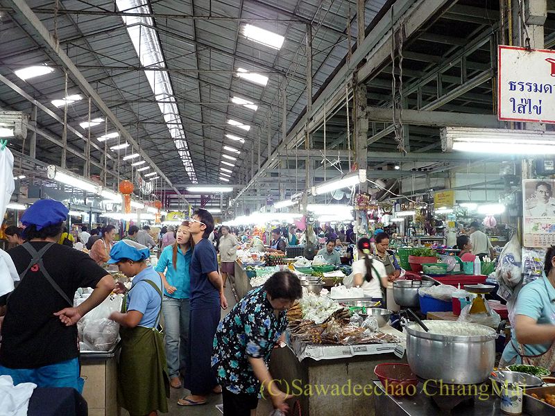 チェンマイのチャーンプアック市場の内部