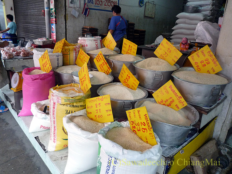 チェンマイのチャーンプアック市場の米屋