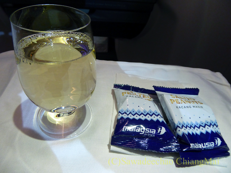 マレーシア航空MH71便のビジネスクラスで出た白ワイン