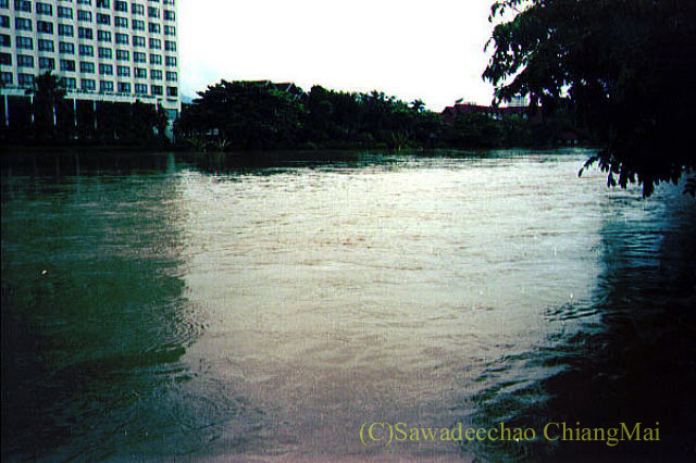1994年の大洪水の時のチェンマイのピン川の流れ