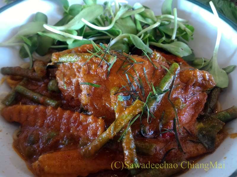チェンマイのオーガニック農園レストラン、オーカチューの魚料理