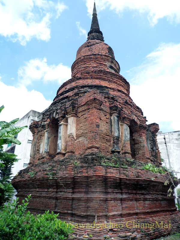チェンマイ市内中心部にある廃寺、ワット・ロムポーの仏塔