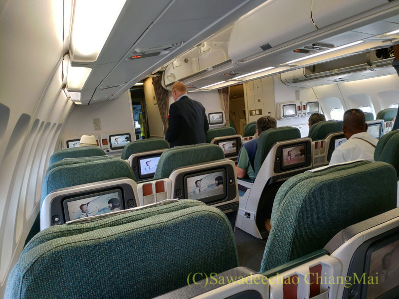 キャセイパシフィック航空CX700便ビジネスクラスのキャビン