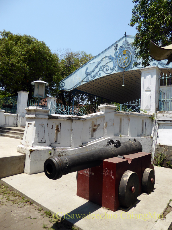 インドネシアのソロ（スラカルタ）のカスナナン王宮のカノン砲