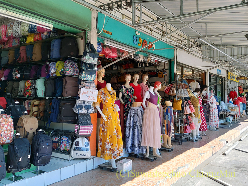 チェンマイ市内北部にあるタニン市場の洋服屋街