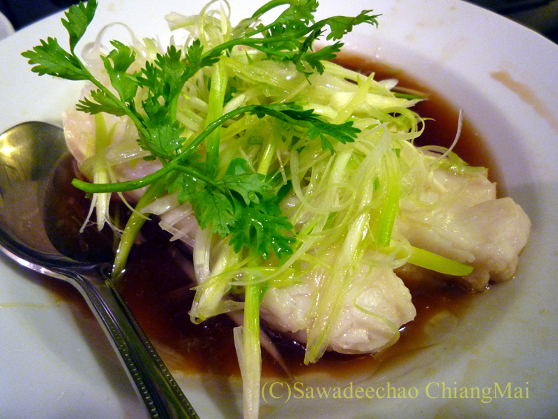 チェンマイの高級中華レストラン、ヤンツージャン（揚子江）のタラの清蒸