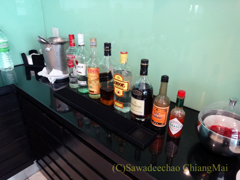 クアラルンプール空港のタイ航空ラウンジの酒類