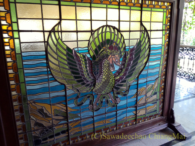 インドネシア、ソロ（スラカルタ）のマンクネガラン王宮の博物館のステンドグラス