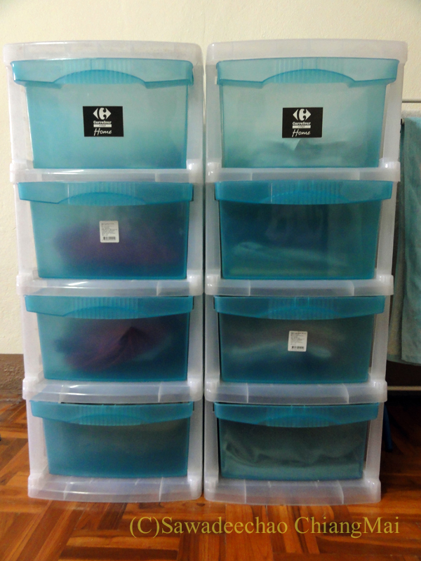 チェンマイの自宅で使用しているプラスチック製衣類収納ケース