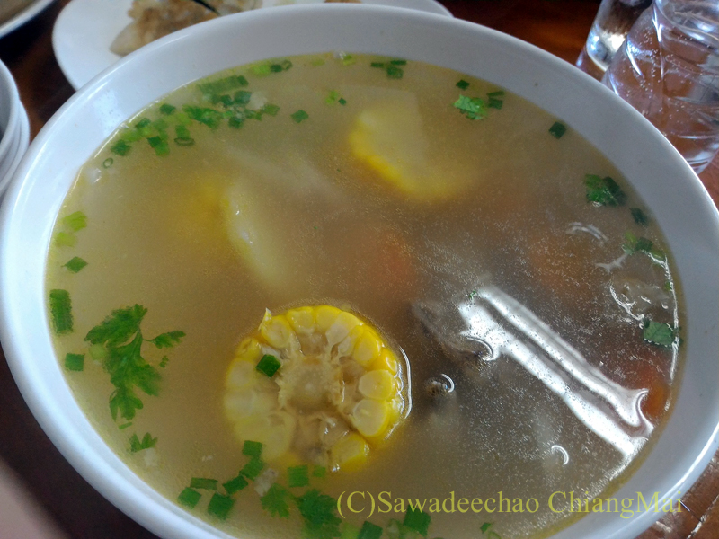 チェンマイにある雲南&台湾料理のフアリンレストランの猪骨?湯