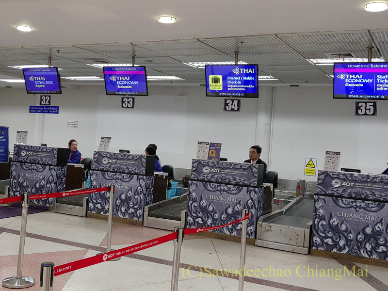 チェンマイ空港の国内線チェックインカウンター