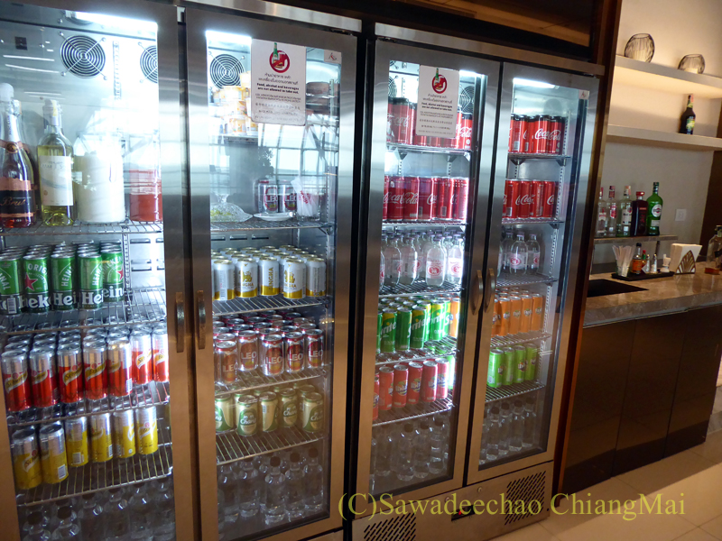 スワンナプーム空港のミラクルファーストクラスラウンジの冷蔵庫