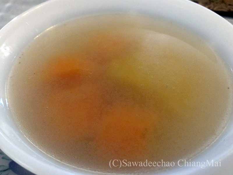 ネパールのパタンにある一般家庭で食べたサツマイモのスープ