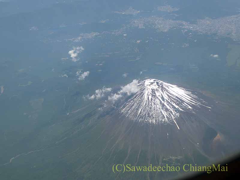 チャイナエアラインCI107便から見た富士山