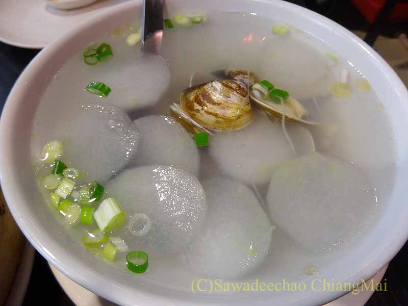 台湾の台北にある小籠包が絶品の濟南鮮湯包のあさりと大根のスープ