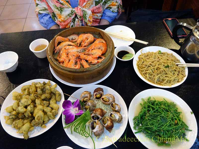 台湾の首都台北近郊の街、淡水の福来餐廳の料理全景