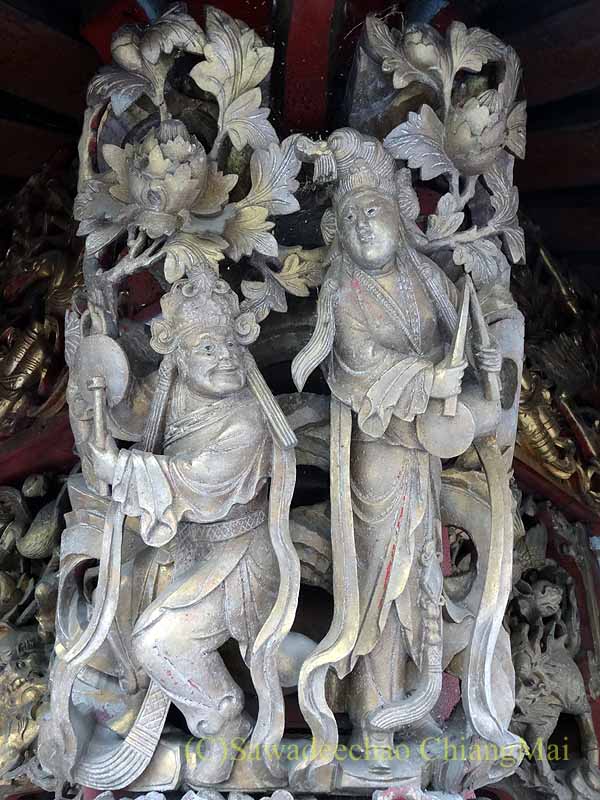 台北郊外にある三峡の清水祖師廟の堂の仏像
