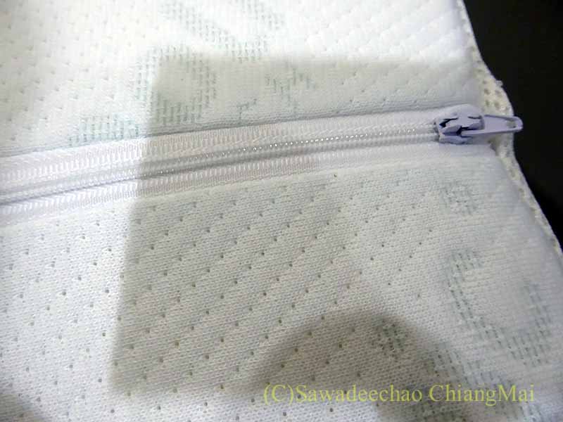 チェンマイで購入した低反発枕のカバー