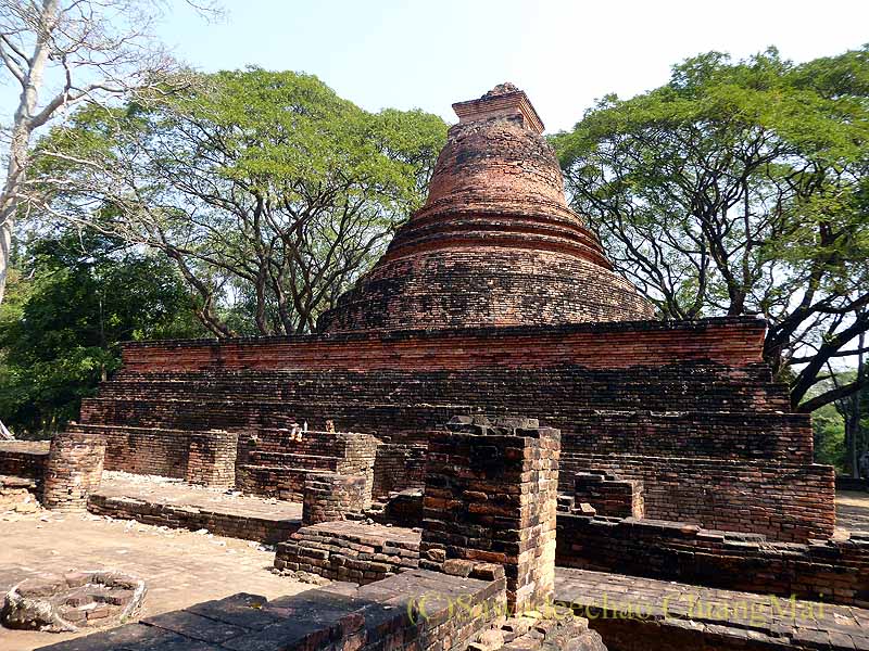 タイのピチットの歴史公園のワットマハータートの仏塔