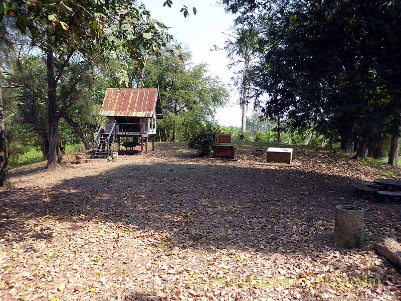 タイのピチットの歴史公園のシーマーラー砦の祠