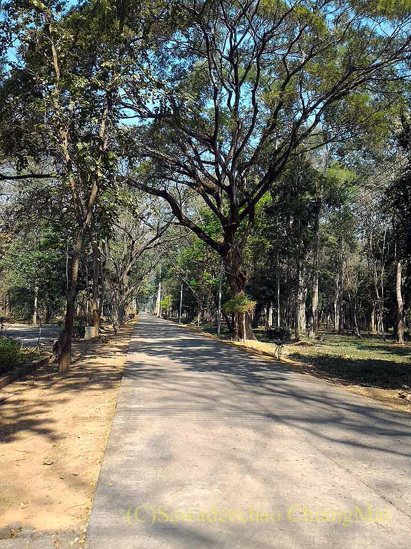 タイのピチットの歴史公園内の道路