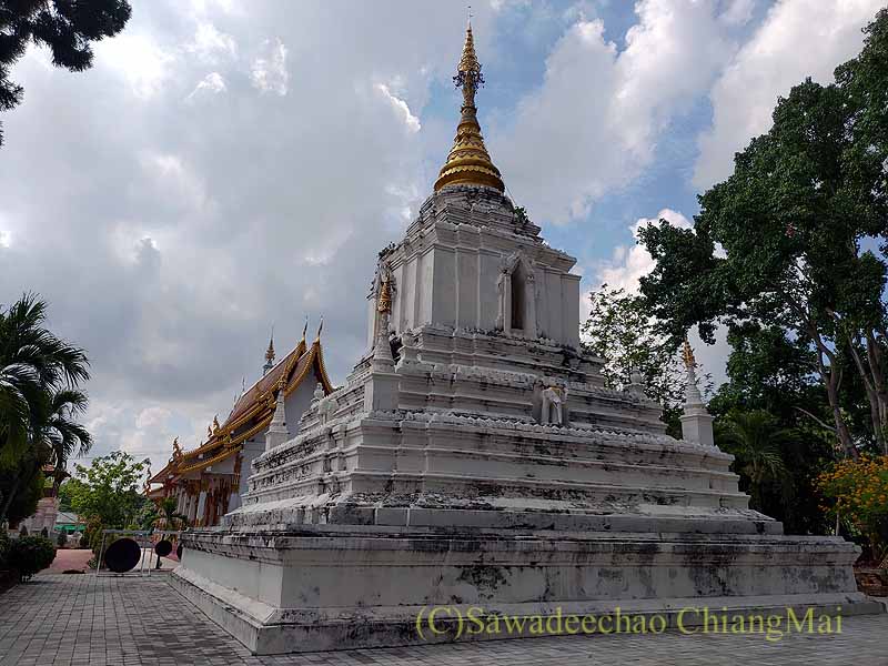 チェンマイのウィアンクムカーム遺跡のワットチャーンカムの仏塔