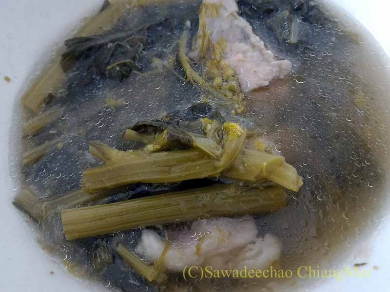チェンマイにあるJJ日曜安全食品定期市で買った発酵高菜スープ