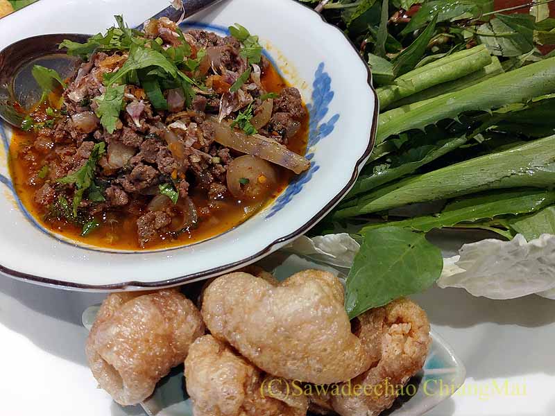 チェンマイの北タイ料理レストラン「チュム」のラープクアムー