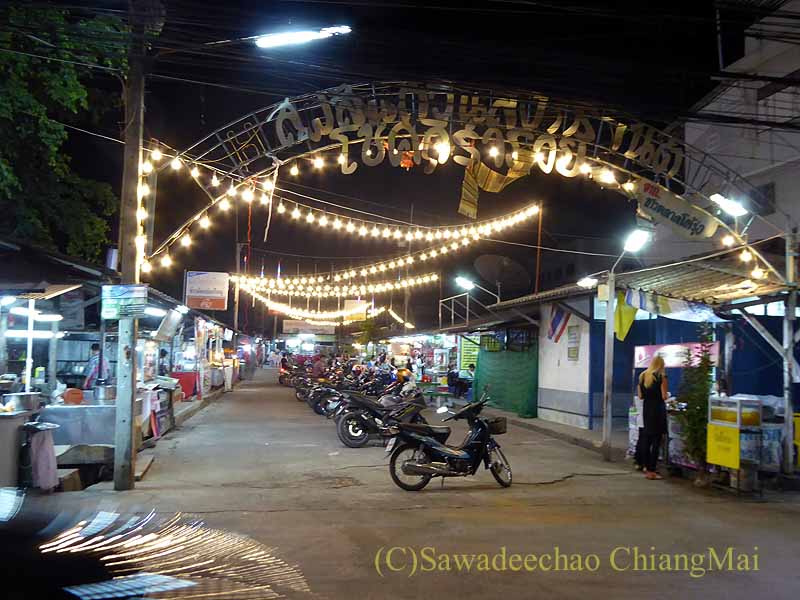 タイ北部の街メーソートにあるナイトマーケット入口