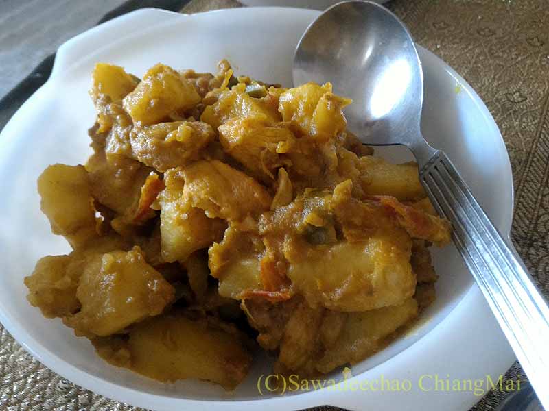 ネパールのパタンにある友人宅で食べたジャガイモのカレー