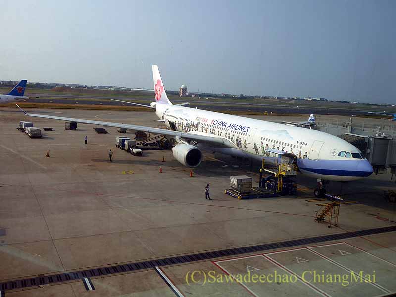 中華航空CI106便のエアバスA330-300型機外観