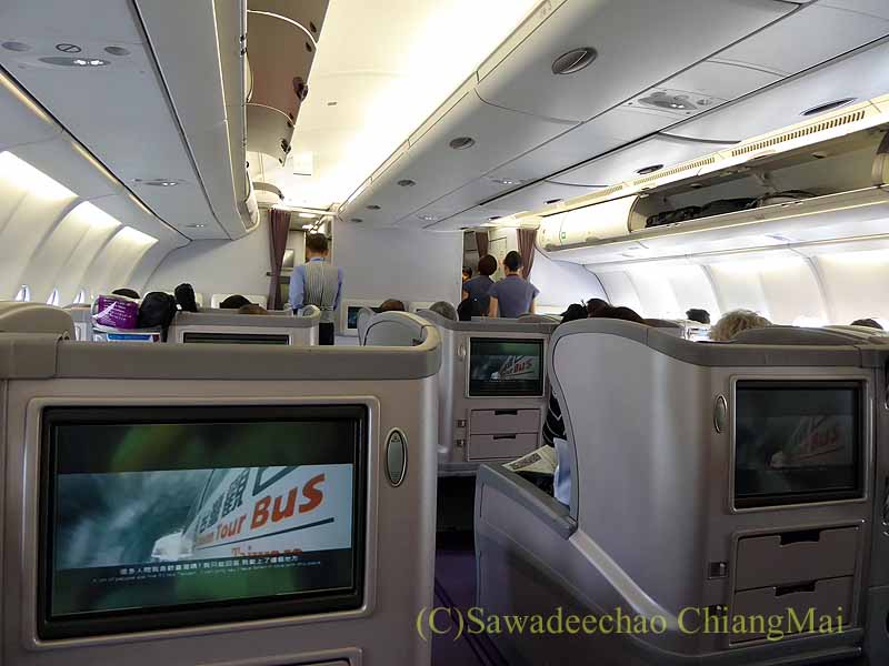 中華航空CI106便のビジネスクラスのキャビン