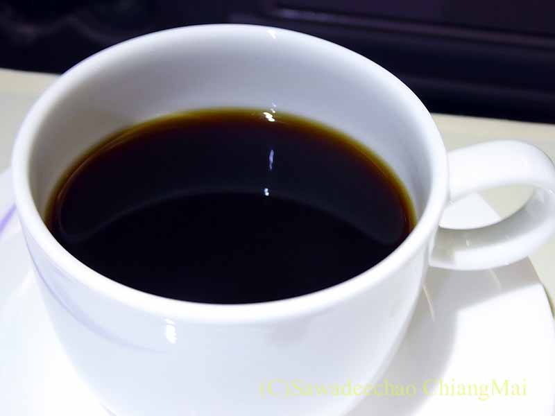 中華航空CI106便のビジネスクラスで出た機内食のコーヒー