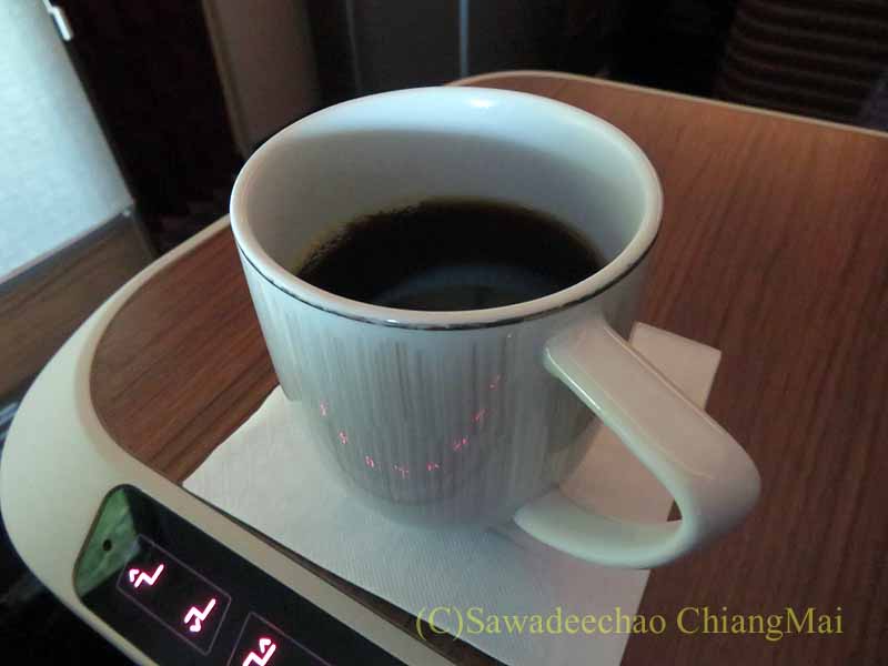 タイ国際航空TG676便ビジネスクラスで出た食前のコーヒー