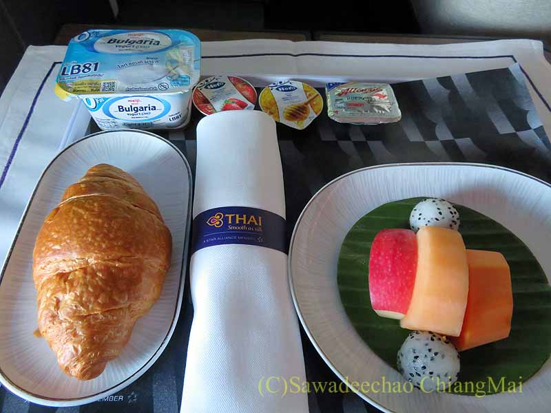 タイ国際航空TG676便ビジネスクラスで出た前菜全景