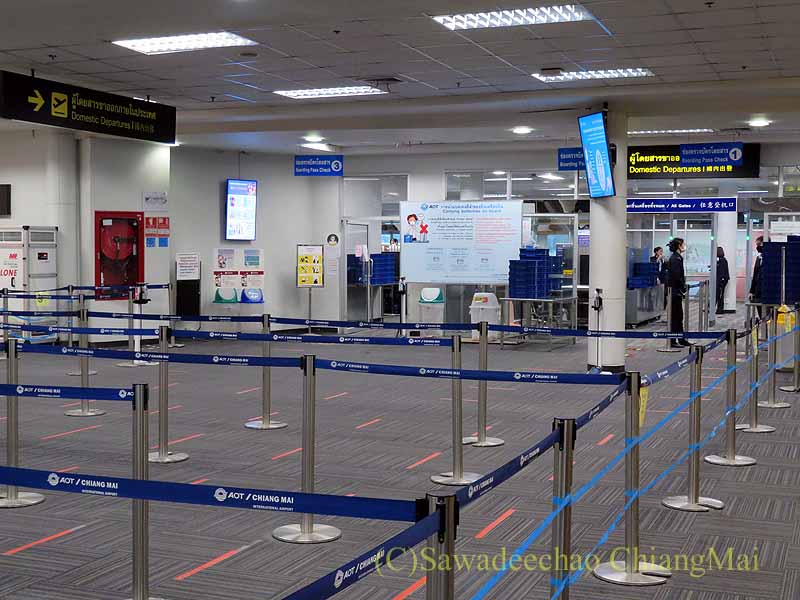 チェンマイ空港のセキュリティチェック入口
