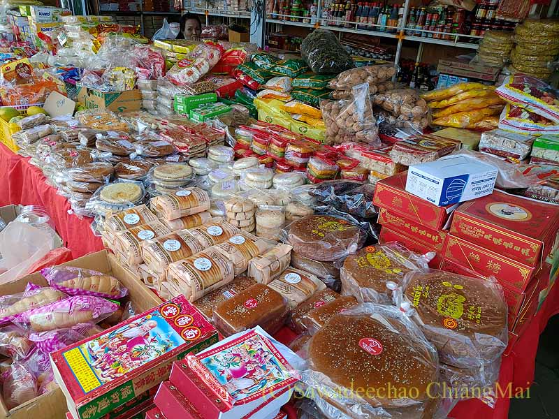 チェンマイ県のアルノータイ中心部の雲南菓子店
