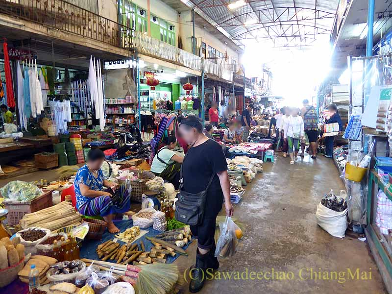 タイ最北端の街メーサーイの市場