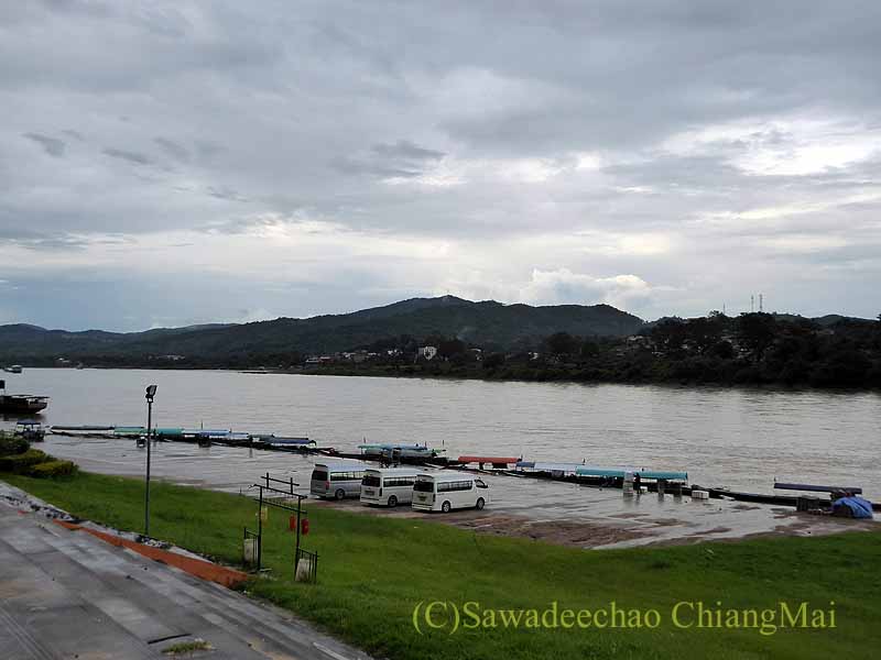 タイのチェンコーン港とメコン川概観