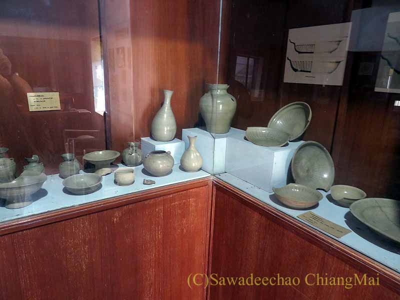 チェンマイ郊外のワットパートゥンの陶器博物館の展示