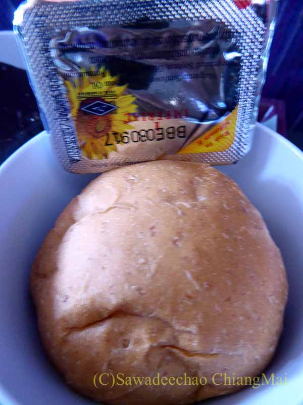 タイ国際航空TG320便で出た機内食のパン