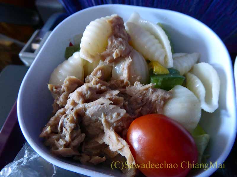 タイ国際航空TG320便で出た機内食のサラダ