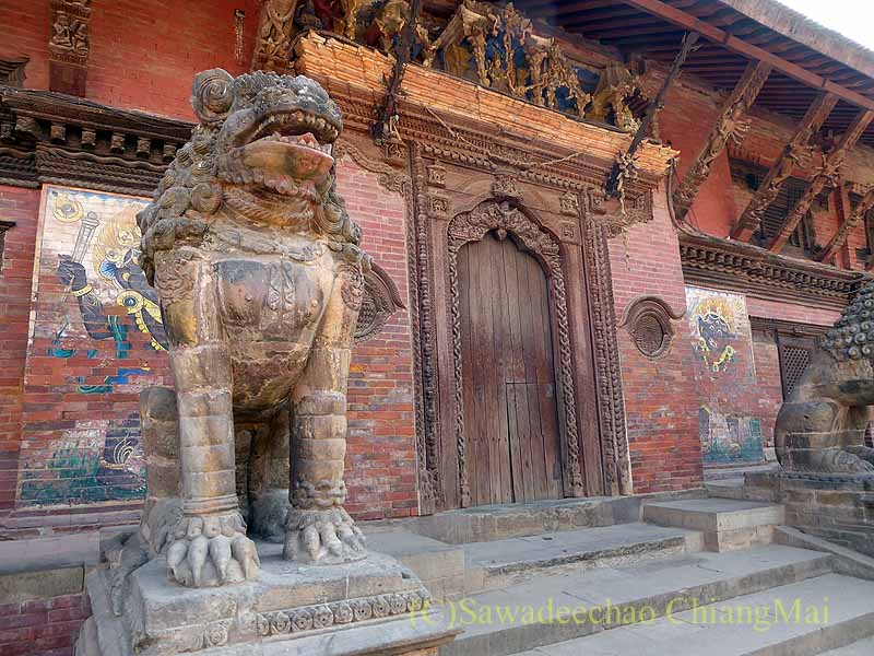 ネパール・パタンの王宮の石像