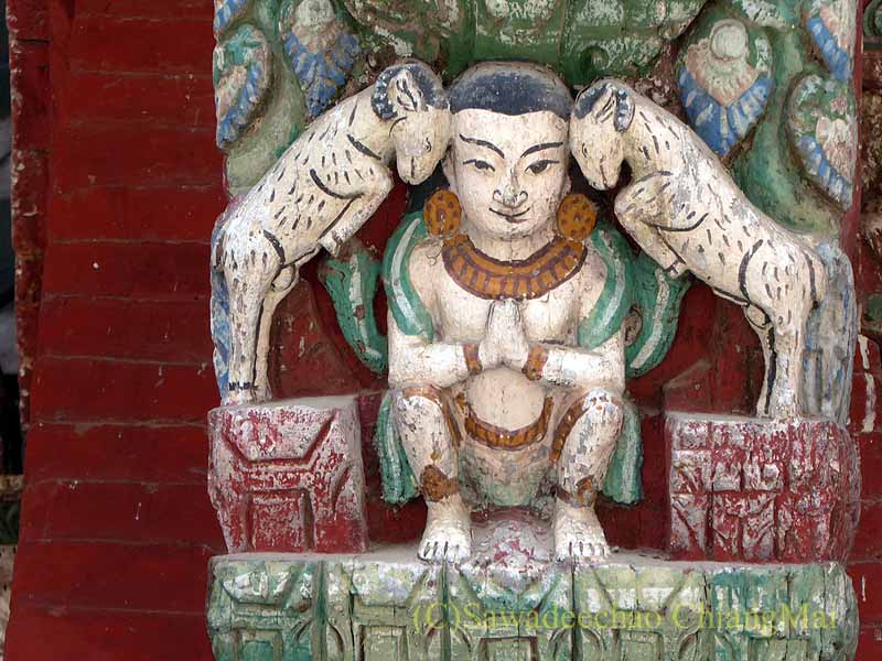 ネパール・パタンのラトマチェンドラナート寺院の木彫