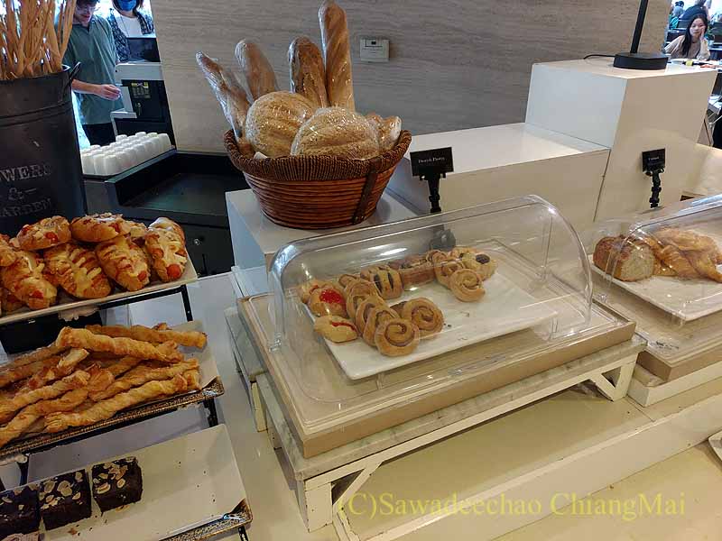 ジャスミンリゾートホテルの朝食会場のパン類