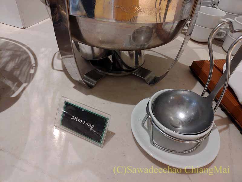 ジャスミンリゾートホテルの朝食会場の味噌汁