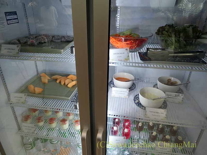 スワンナプーム空港国内線コーラルラウンジの冷蔵ケース
