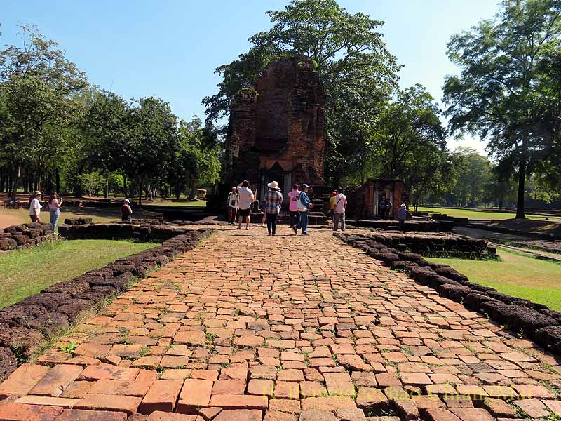 タイのシーテープ歴史公園のプラーンソーンピーノーン遠景