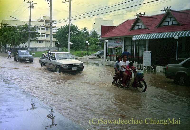 1994年の大洪水の時のDUKE'Sレストランそば